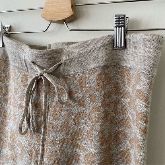 ANTHROPOLOGIE-IRIS Jogger Fawn (Medium) - Picture 4 of 11